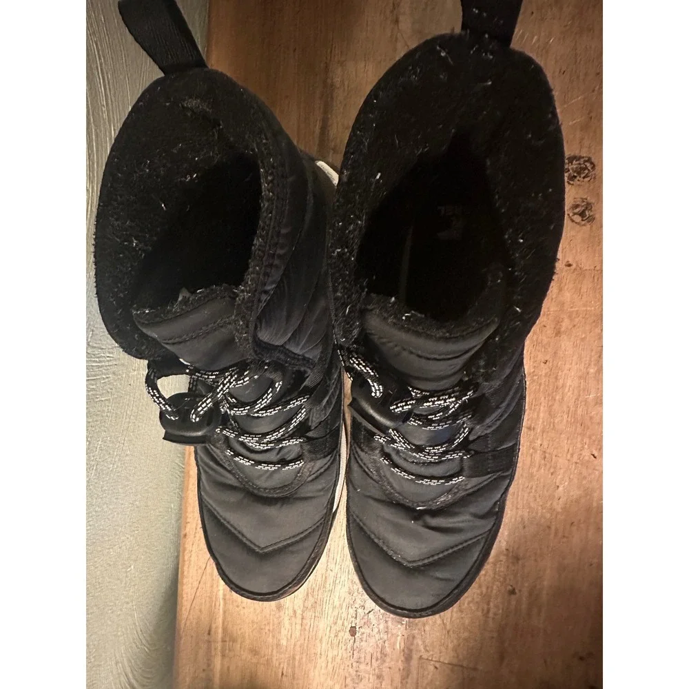Sorel Whitney II, women's short lace boot, size 7. Black